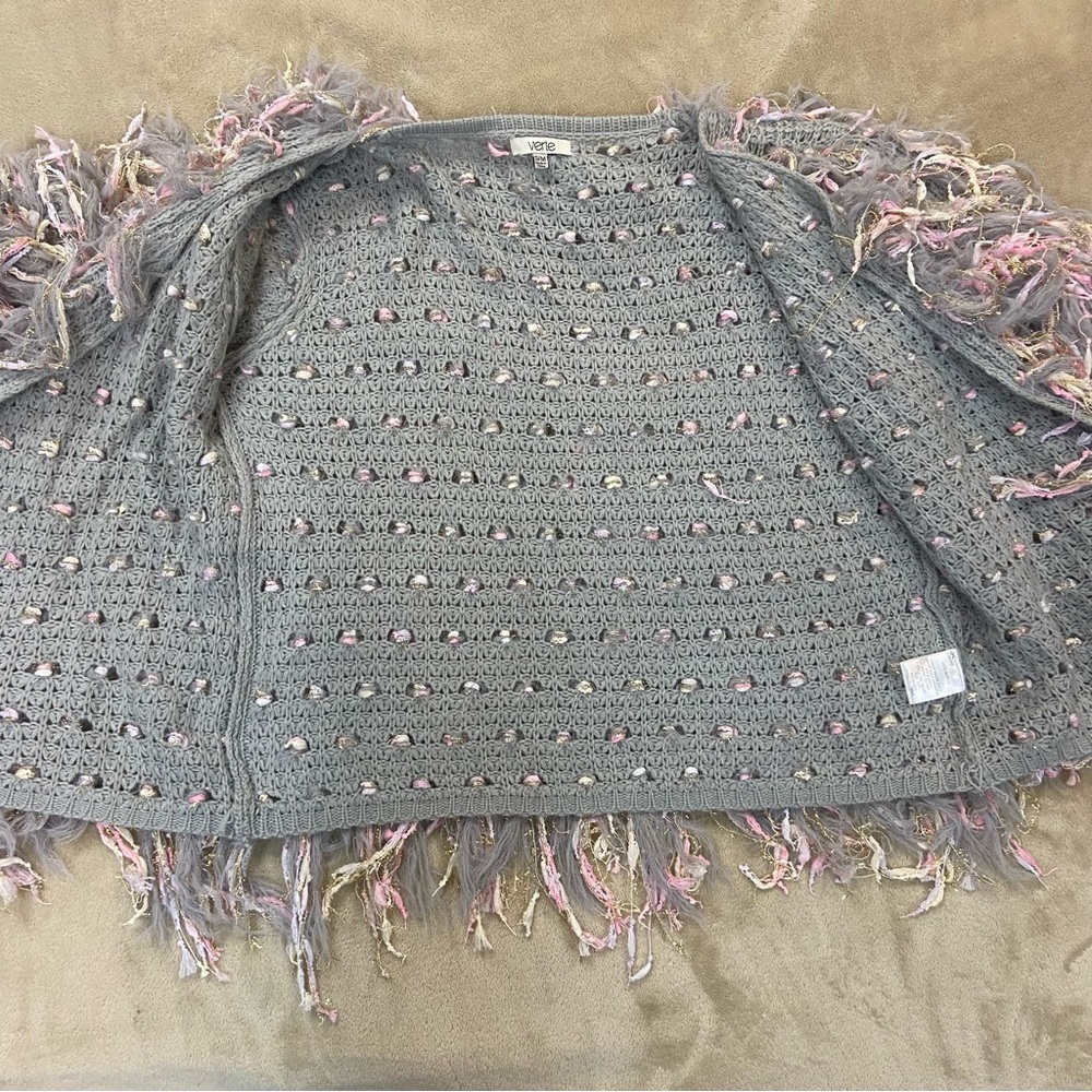 Verte Gray, Pink, White Ribbon and Yarn Adorn this fun Sweater size S/M - Picture 8 of 9